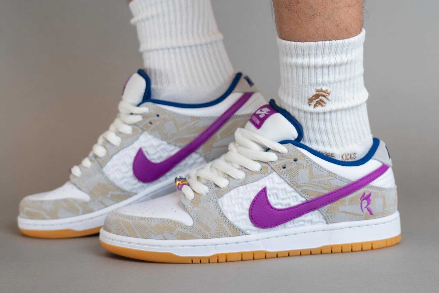 3/173/19発売｜Rayssa Leal × Nike SB Dunk Low PRM "Pure Platinum and Vivid  Purple"｜抽選/販売/定価情報 | スニーカーダンク