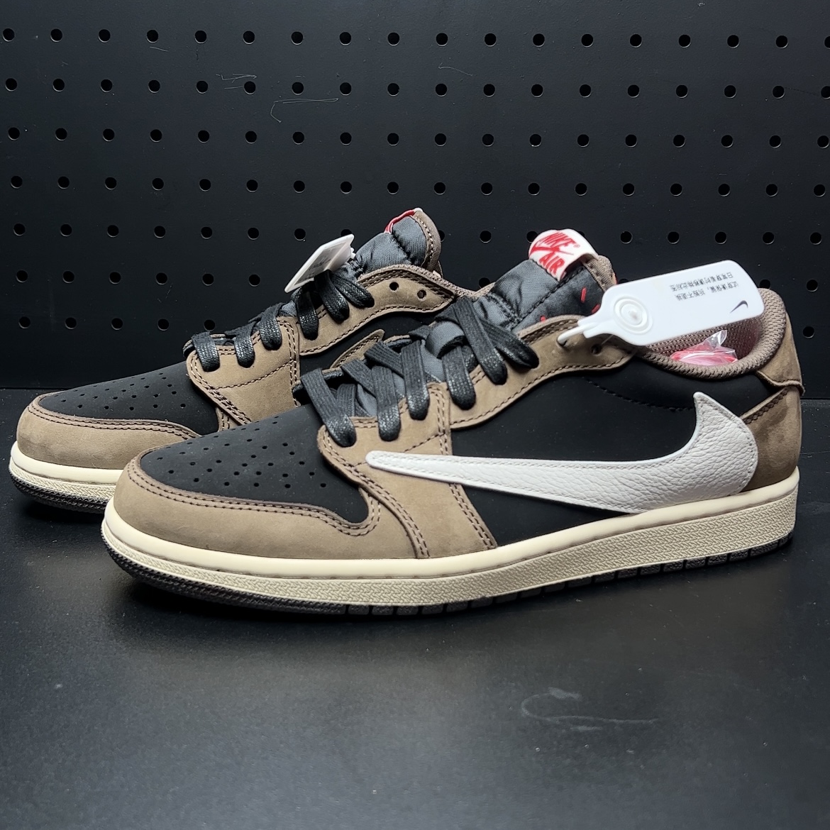 Travis Scott × Nike Air Jordan 1 Low OG SP-T 