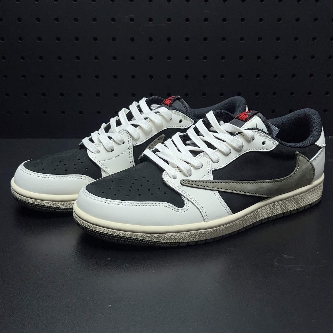 Travis Scott × Nike WMNS Air Jordan 1 Low OG 