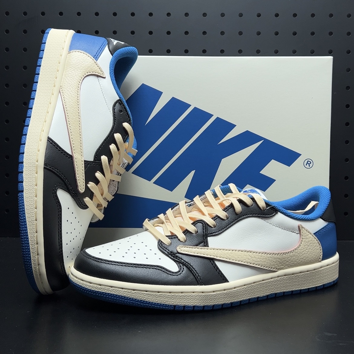 Travis Scott × Fragment × Nike Air Jordan 1 Low OG SP 