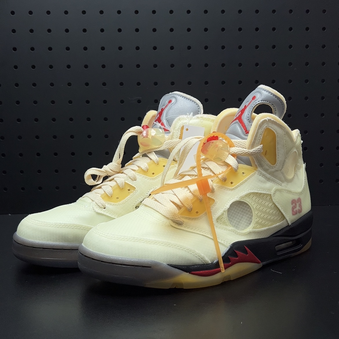Off-White × Nike Air Jordan 5 |スニーカー Off-White × Nike Air Jordan 5 |スニーカー