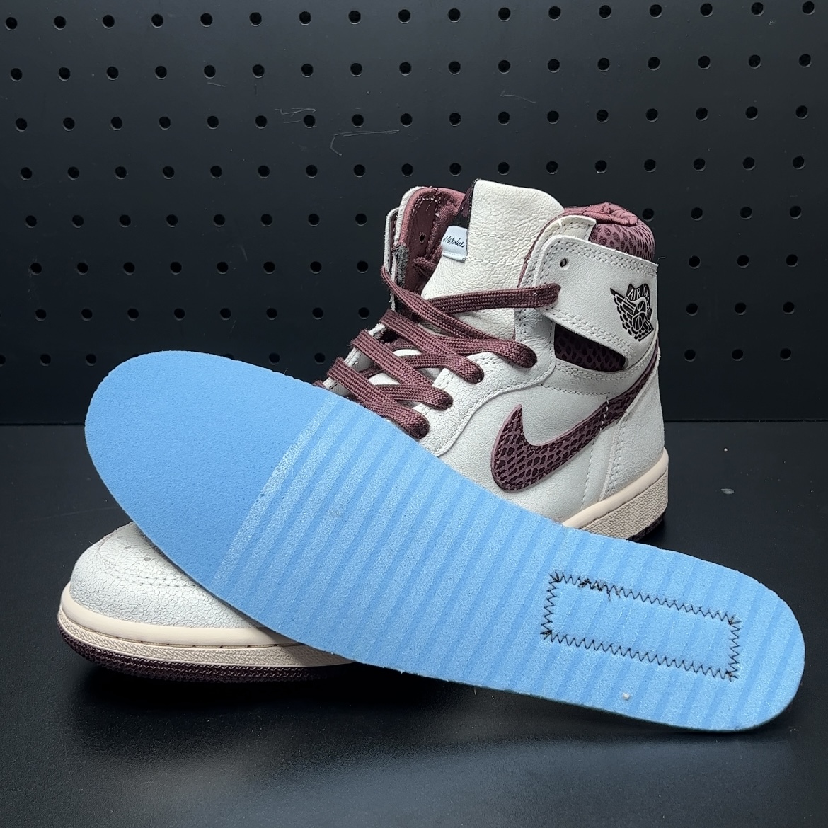 【LJR】A Ma Maniere × Nike Air Jordan 1 RETRO High OG "Sail and Burgundy" (DO7097-100)