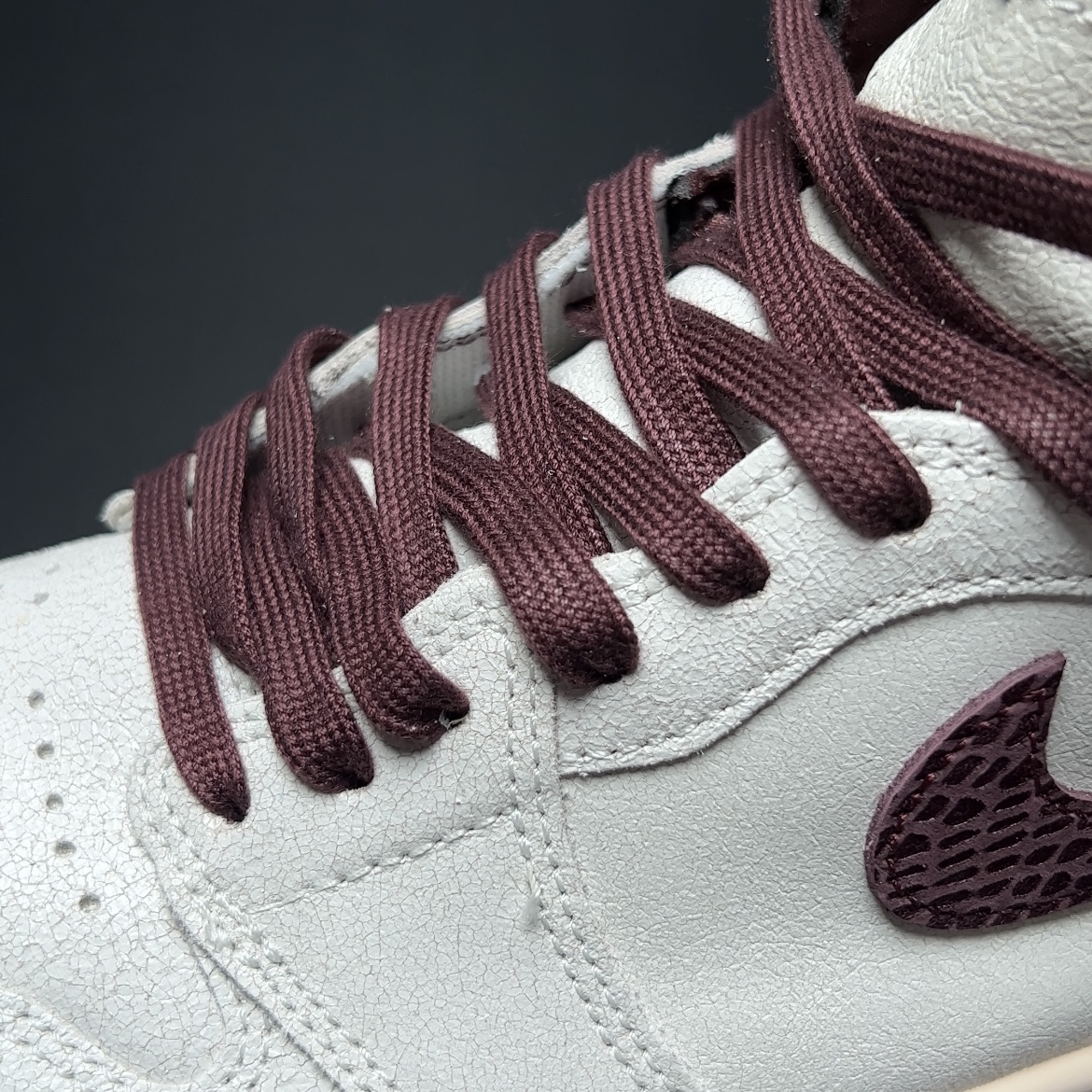 【LJR】A Ma Maniere × Nike Air Jordan 1 RETRO High OG "Sail and Burgundy" (DO7097-100)