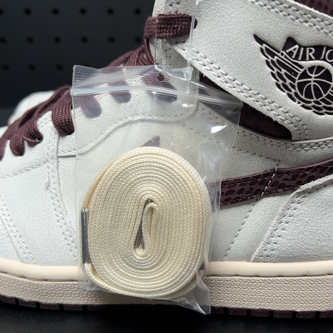【LJR】A Ma Maniere × Nike Air Jordan 1 RETRO High OG "Sail and Burgundy" (DO7097-100)