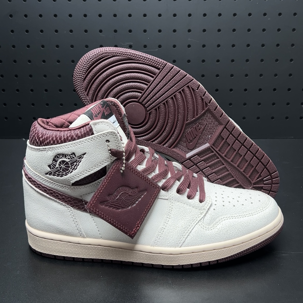 【LJR】A Ma Maniere × Nike Air Jordan 1 RETRO High OG "Sail and Burgundy" (DO7097-100)