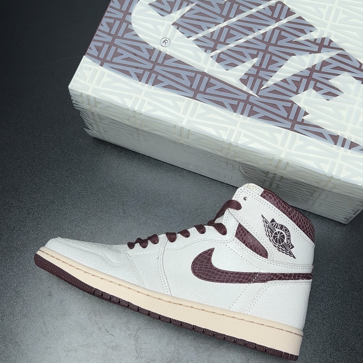 【LJR】A Ma Maniere × Nike Air Jordan 1 RETRO High OG "Sail and Burgundy" (DO7097-100)