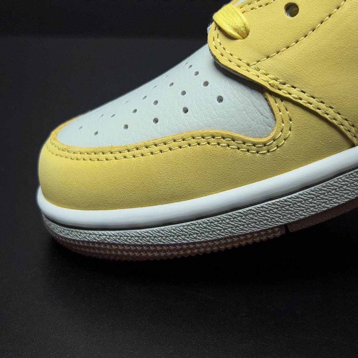 Travis Scott × Nike WMNS Air Jordan 1 Low OG 