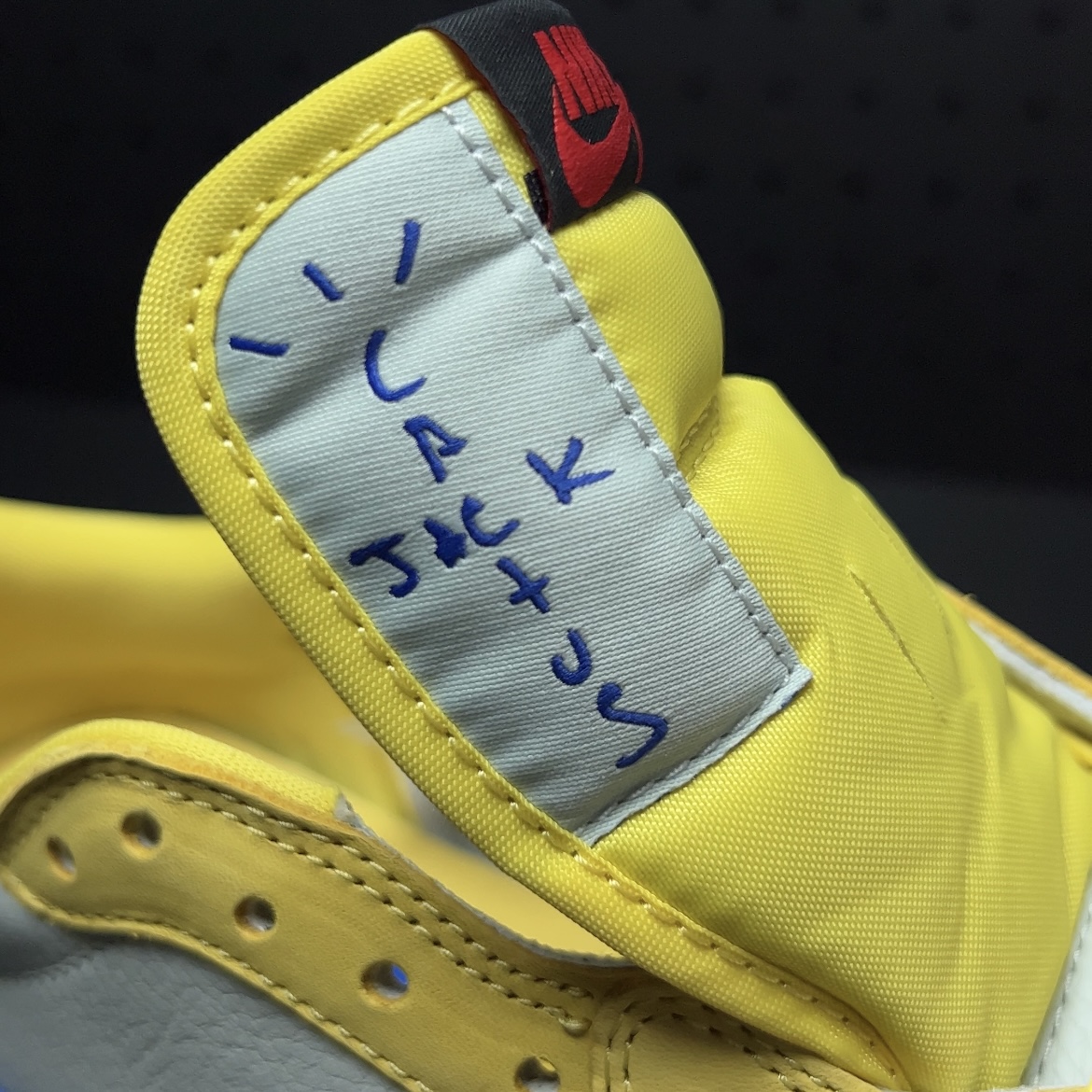 Travis Scott × Nike WMNS Air Jordan 1 Low OG "Canary" (DZ4137-700 )