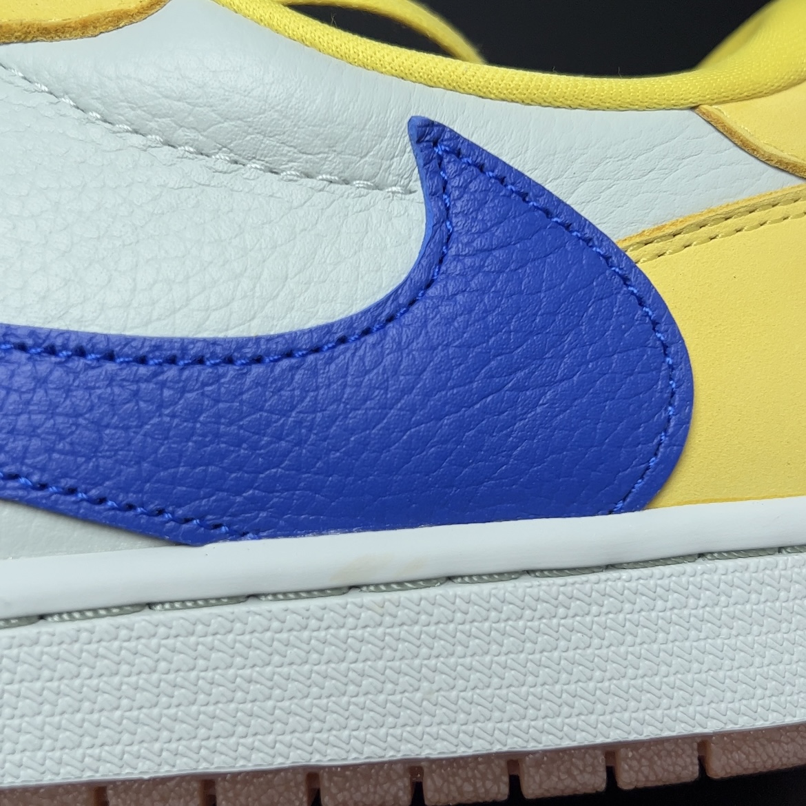 Travis Scott × Nike WMNS Air Jordan 1 Low OG "Canary" (DZ4137-700 )
