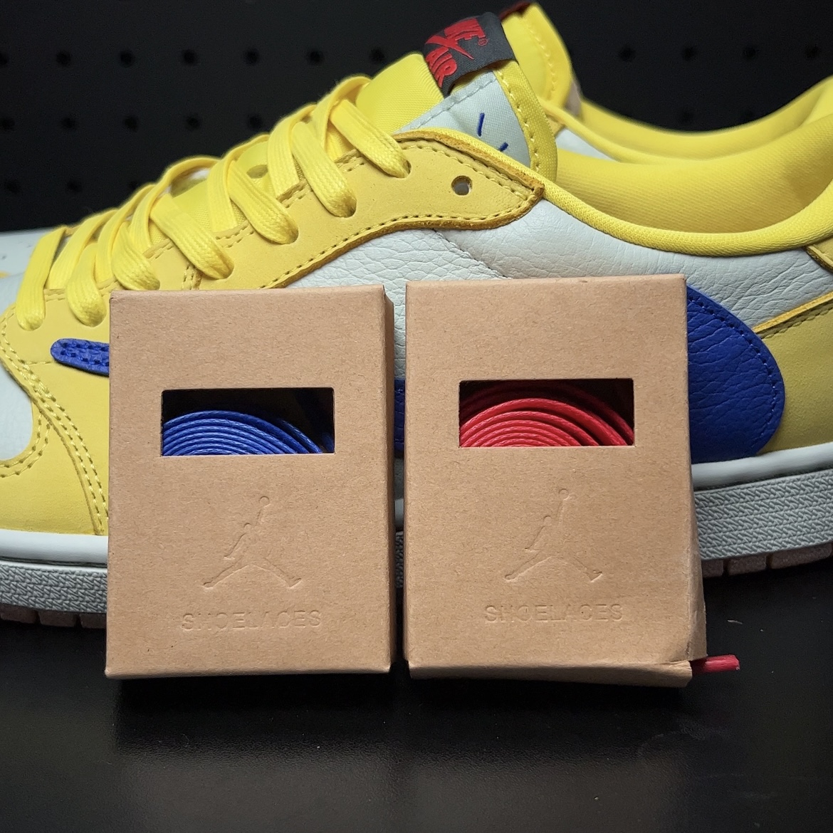 Travis Scott × Nike WMNS Air Jordan 1 Low OG "Canary" (DZ4137-700 )