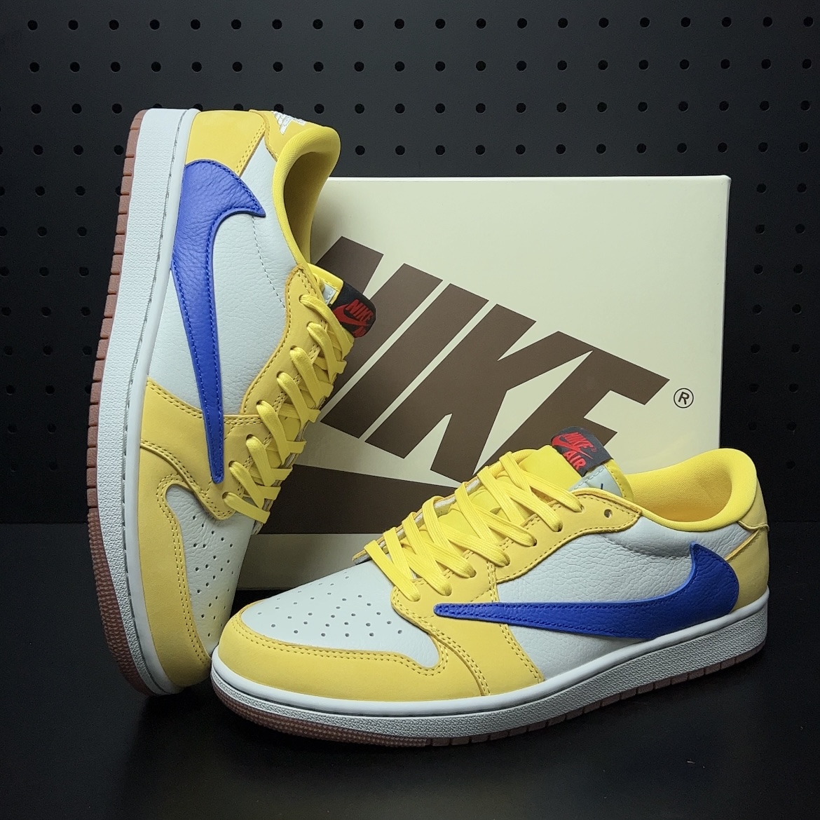 Travis Scott × Nike WMNS Air Jordan 1 Low OG Travis Scott × Nike WMNS Air Jordan 1 Low OG