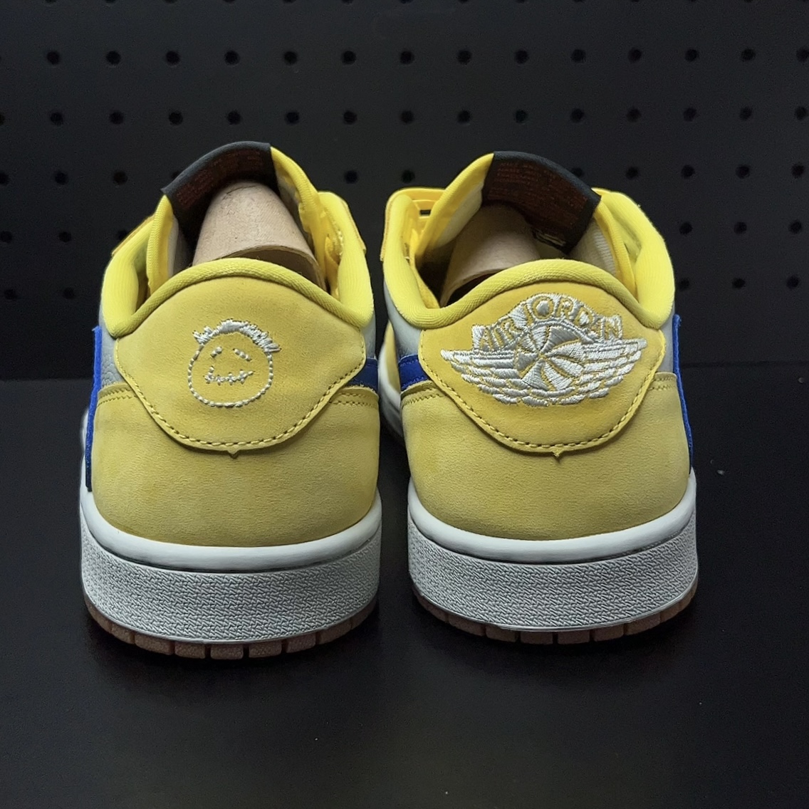 【LJR】Travis Scott × Nike WMNS Air Jordan 1 Low OG "Canary" (DZ4137-700 )
