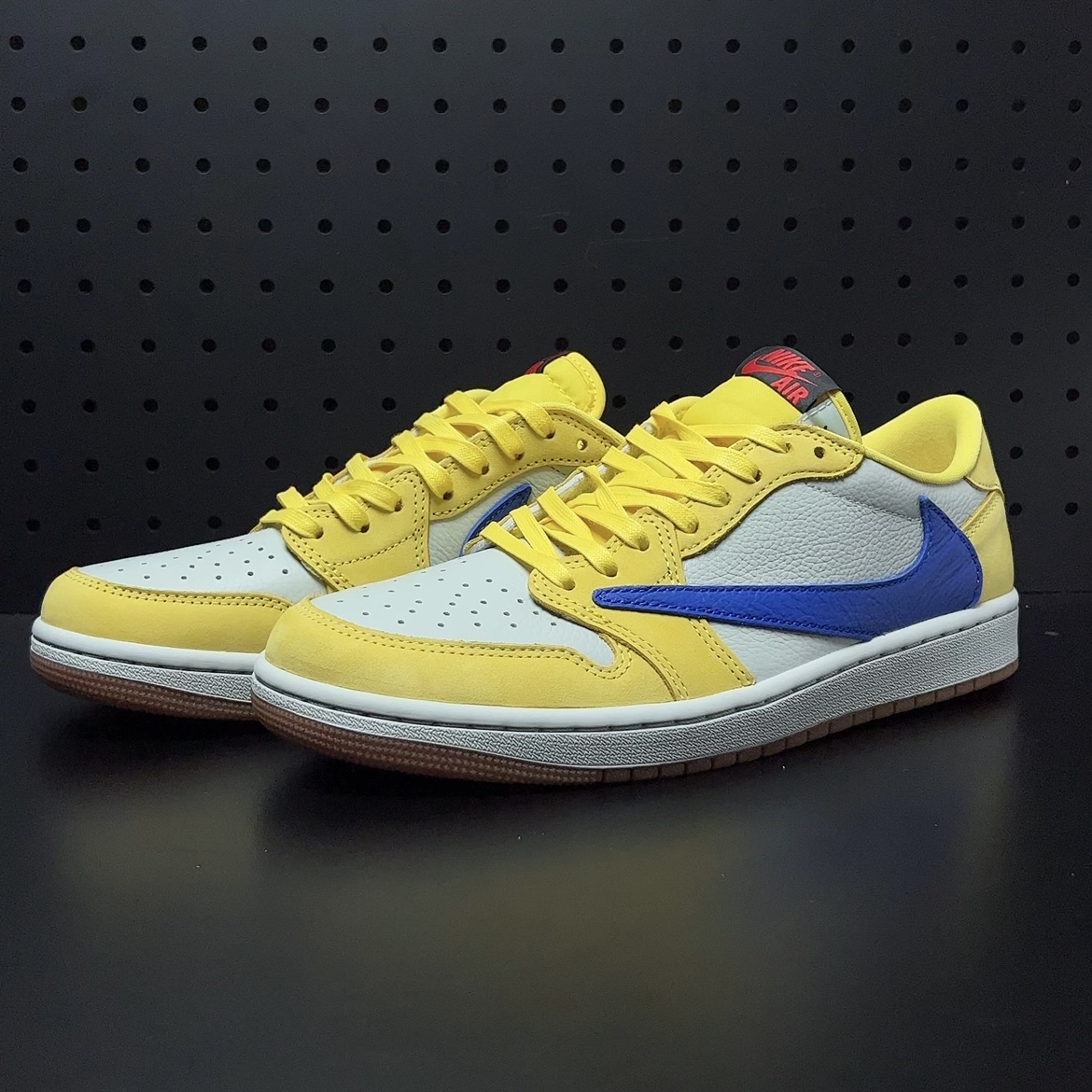 Travis Scott × Nike WMNS Air Jordan 1 Low OG Travis Scott × Nike WMNS Air Jordan 1 Low OG