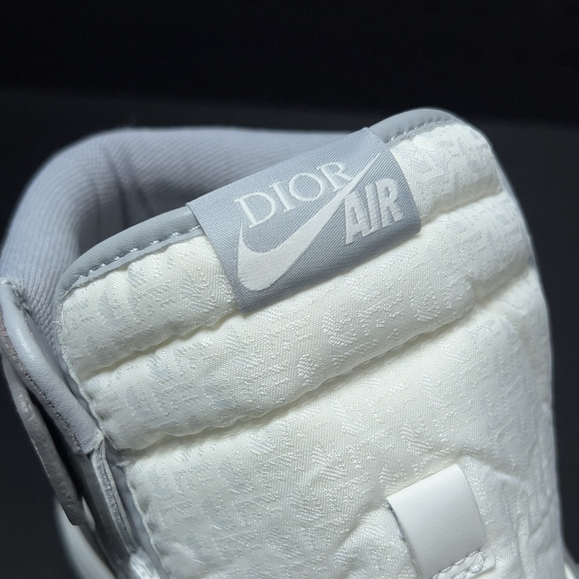 Dior × Nike Air Jordan 1 High OG 