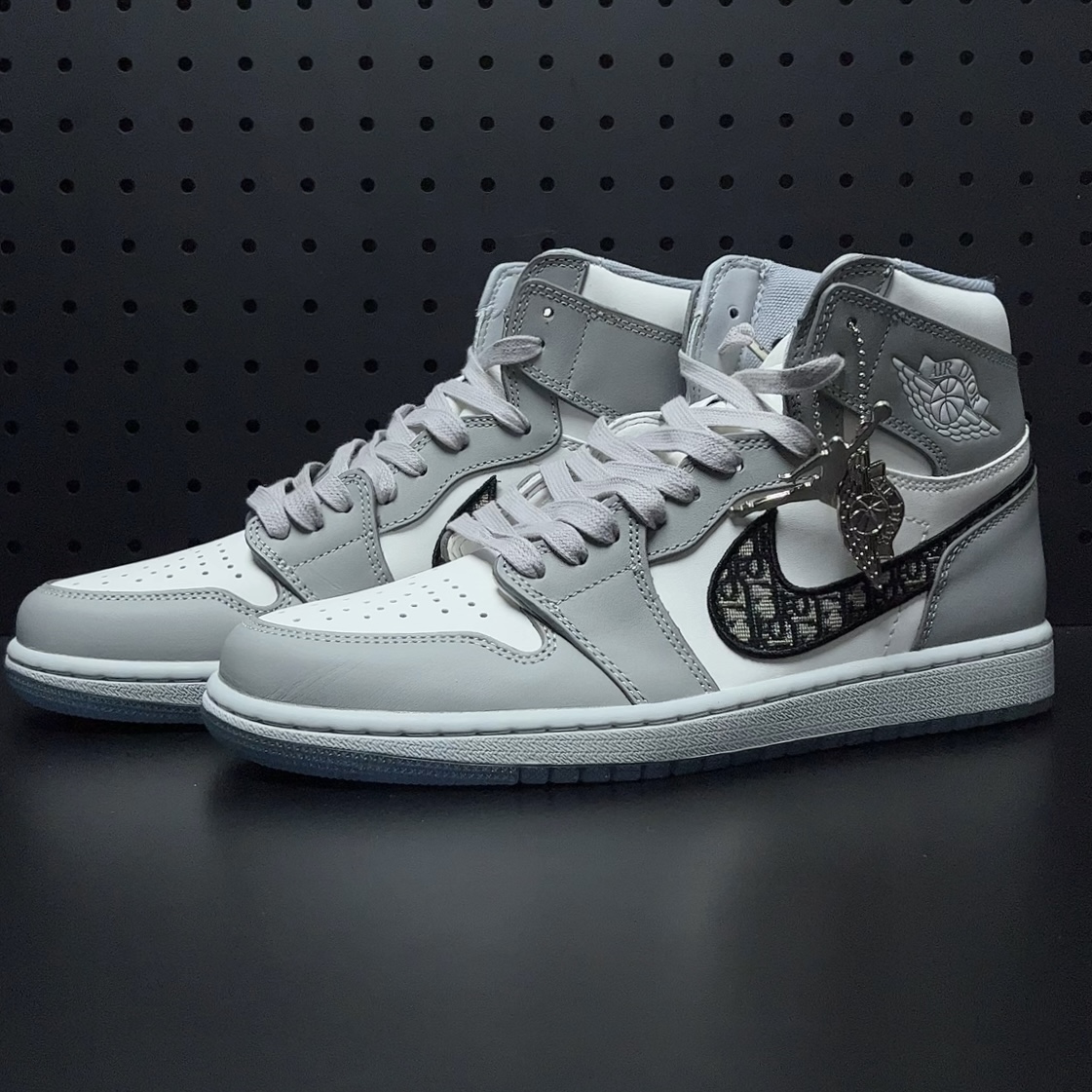 Dior × Nike Air Jordan 1 High OG Dior × Nike Air Jordan 1 High OG