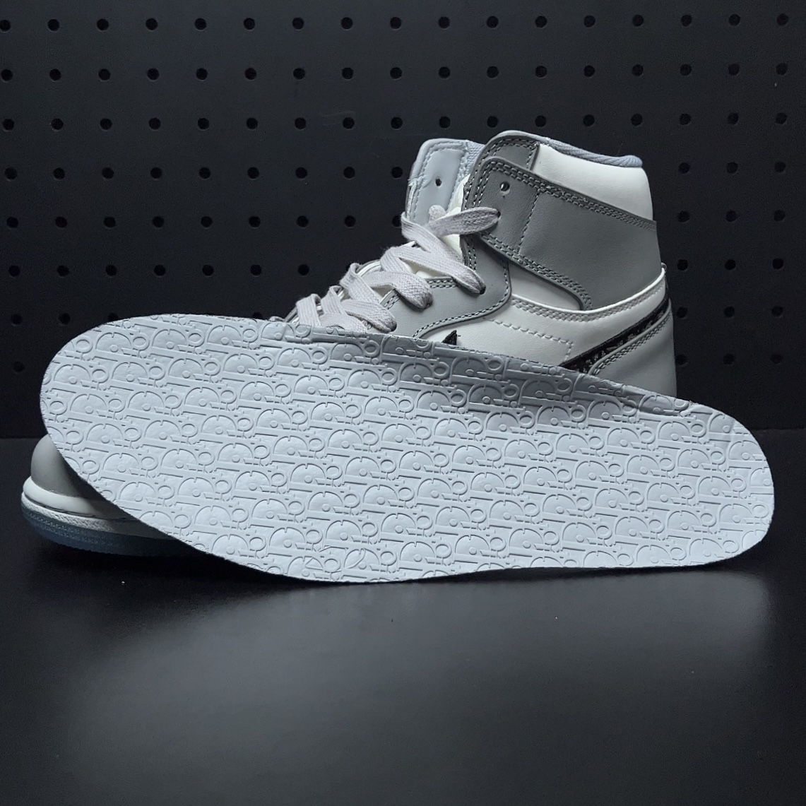 Dior × Nike Air Jordan 1 High OG "DIOR" (CN8607-002)