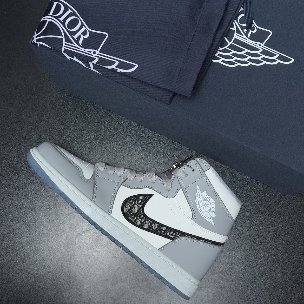 Dior × Nike Air Jordan 1 High OG "DIOR" (CN8607-002)