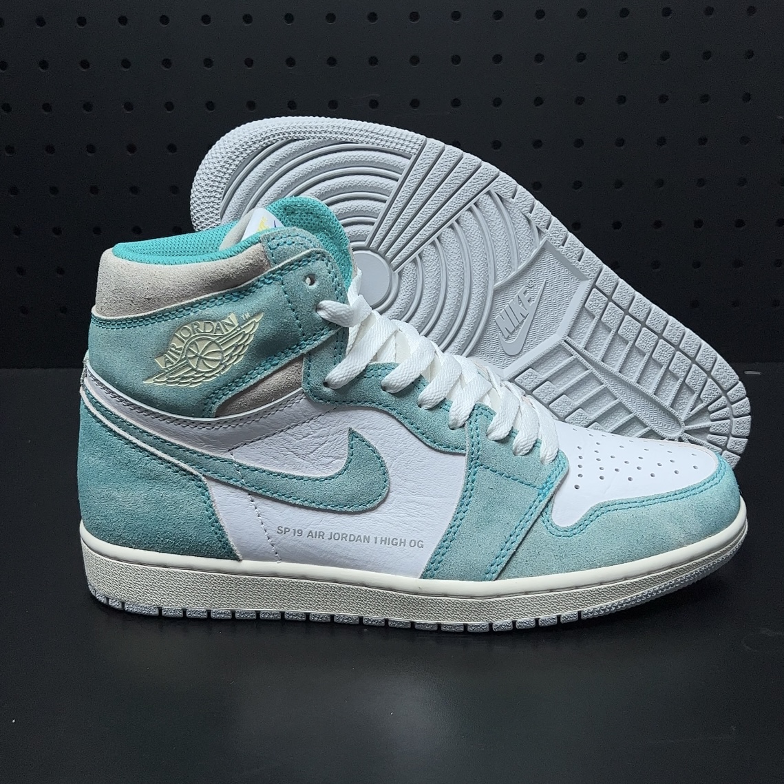 NIKE AIR JORDAN 1 RETRO HIGH OG TURBO GREEN（555088-311）