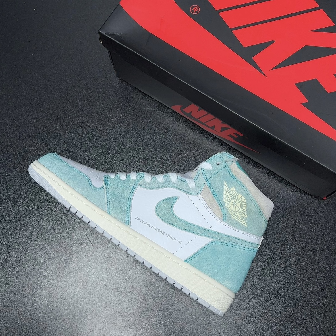 NIKE AIR JORDAN 1 RETRO HIGH OG TURBO GREEN（555088-311）