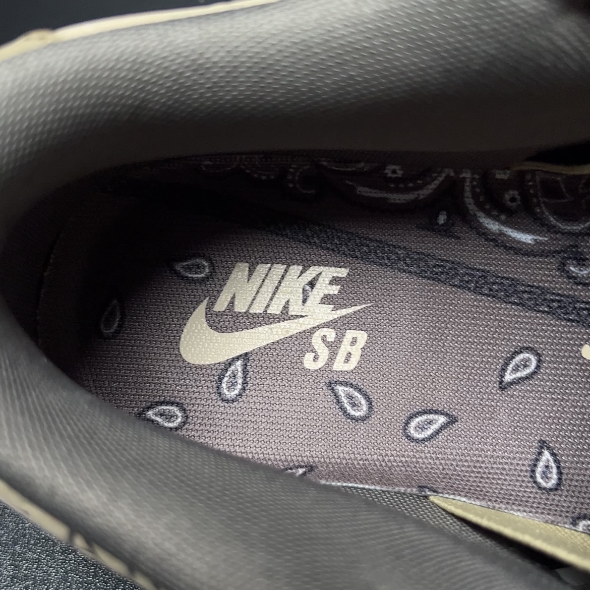 Travis Scott × Nike SB Dunk Low (CT5053-001)