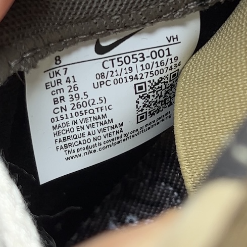 Travis Scott × Nike SB Dunk Low (CT5053-001)