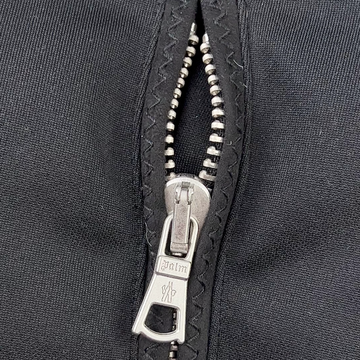 Moncler Genius x Palm Angels collaborative down jacket（G209L1A00019M1356999）