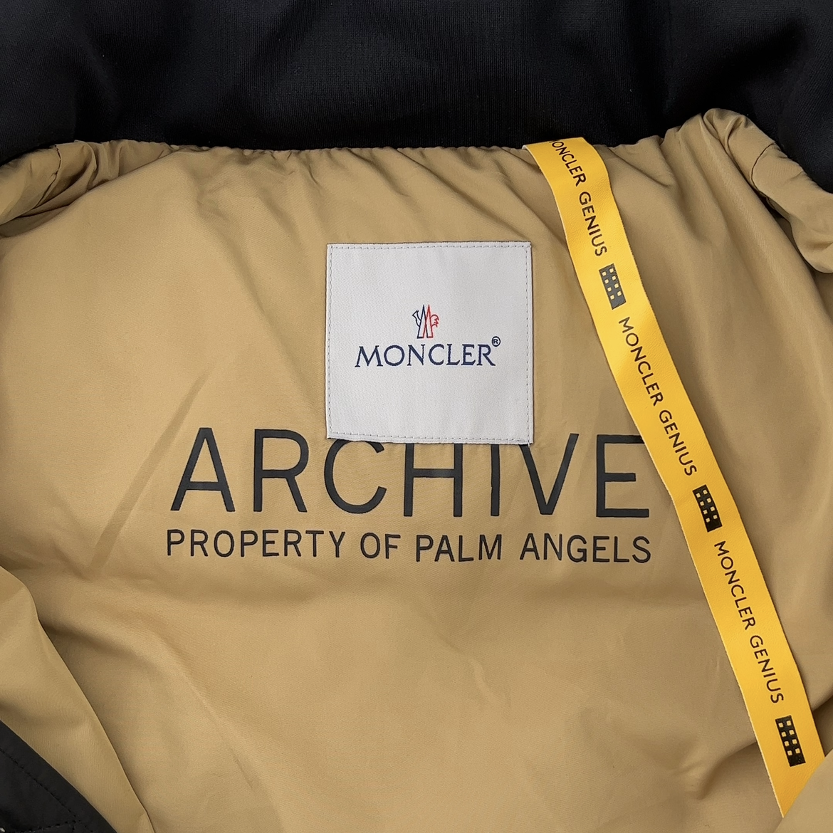 Moncler Genius x Palm Angels collaborative down jacket（G209L1A00019M1356999）