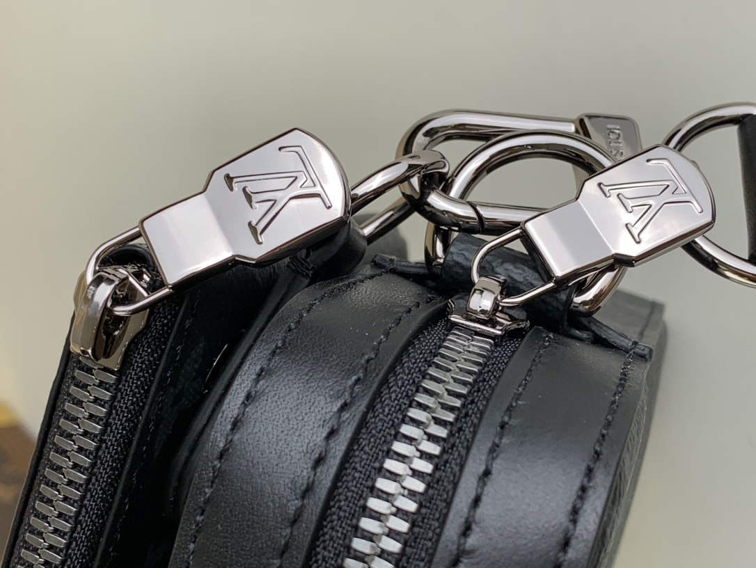 Louis Vuitton Monogram Eclipse Reverse Trio Messenger Shoulder Bag  (M69443）