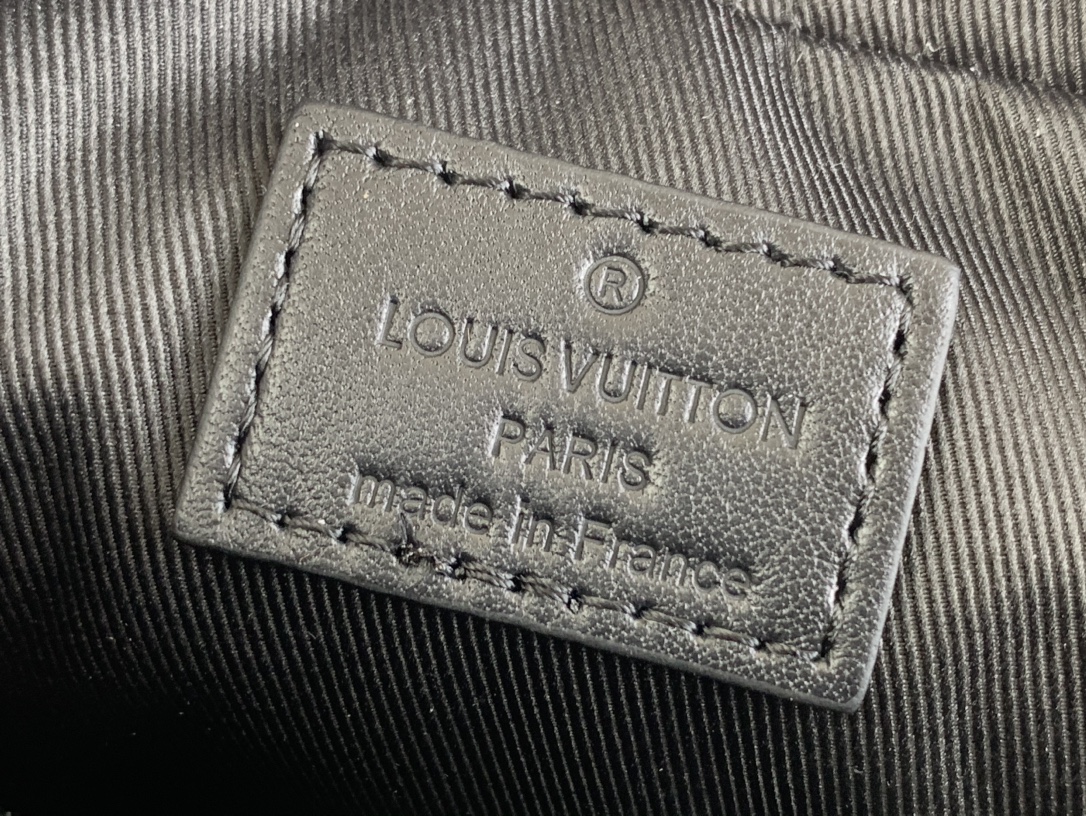 Louis Vuitton Monogram Eclipse Reverse Trio Messenger Shoulder Bag  (M69443）