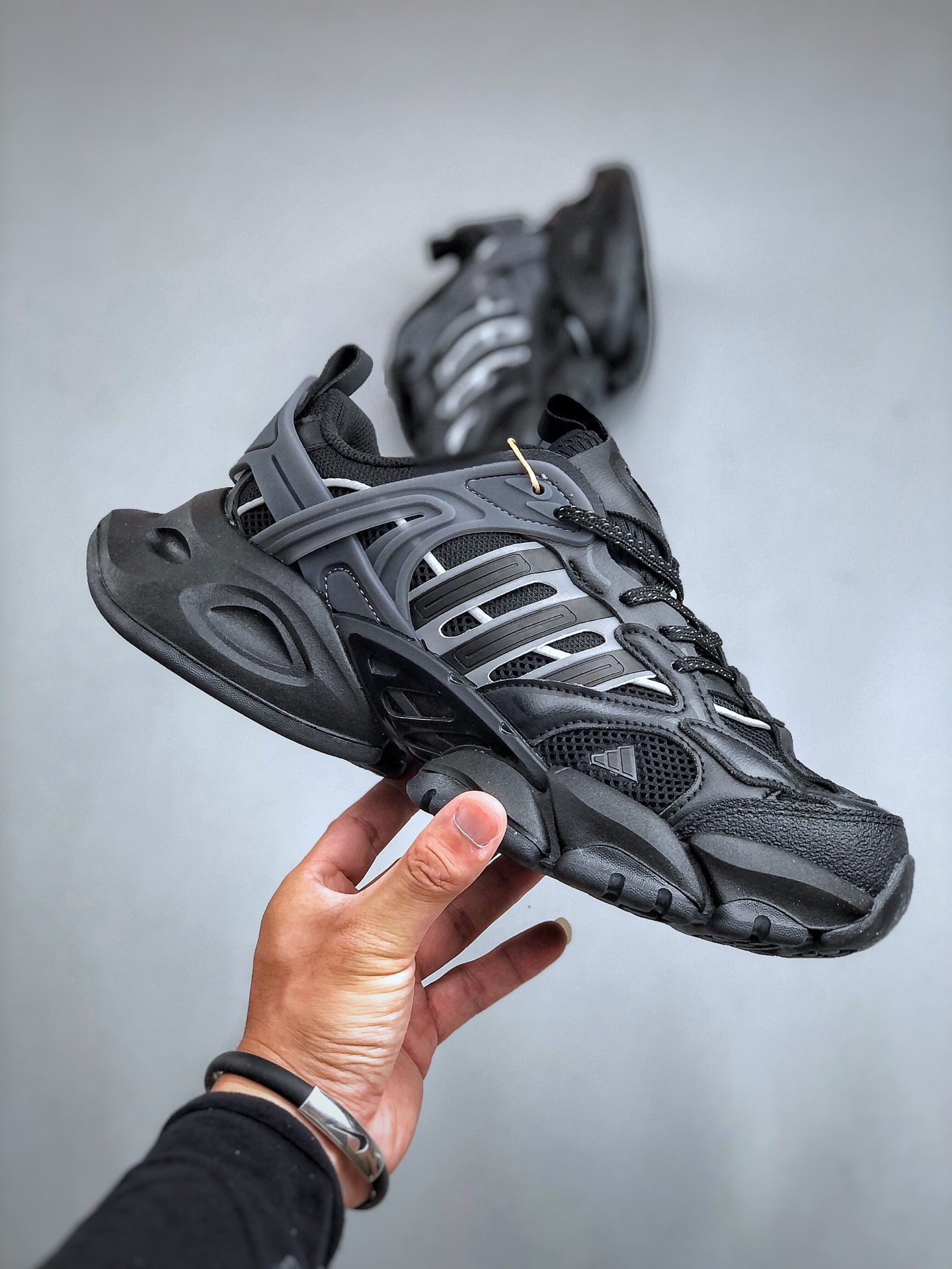 adidas XLG Runner Deluxe "Black/Grey"（JR3086）