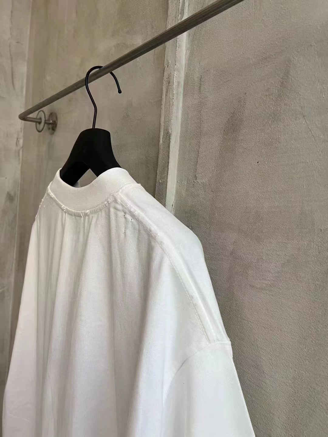 Balenciaga Men's Agaicnelab T-shirt Oversized Fit in Black（787349TRVA11576）