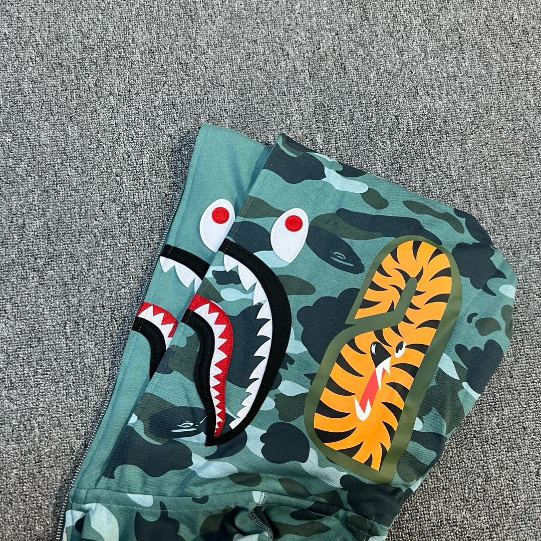 Bape Shark Hoodie（1H30-215-018）