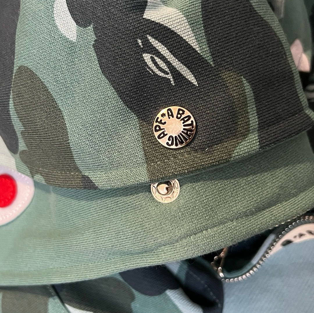 Bape Shark Hoodie（1H30-215-018）