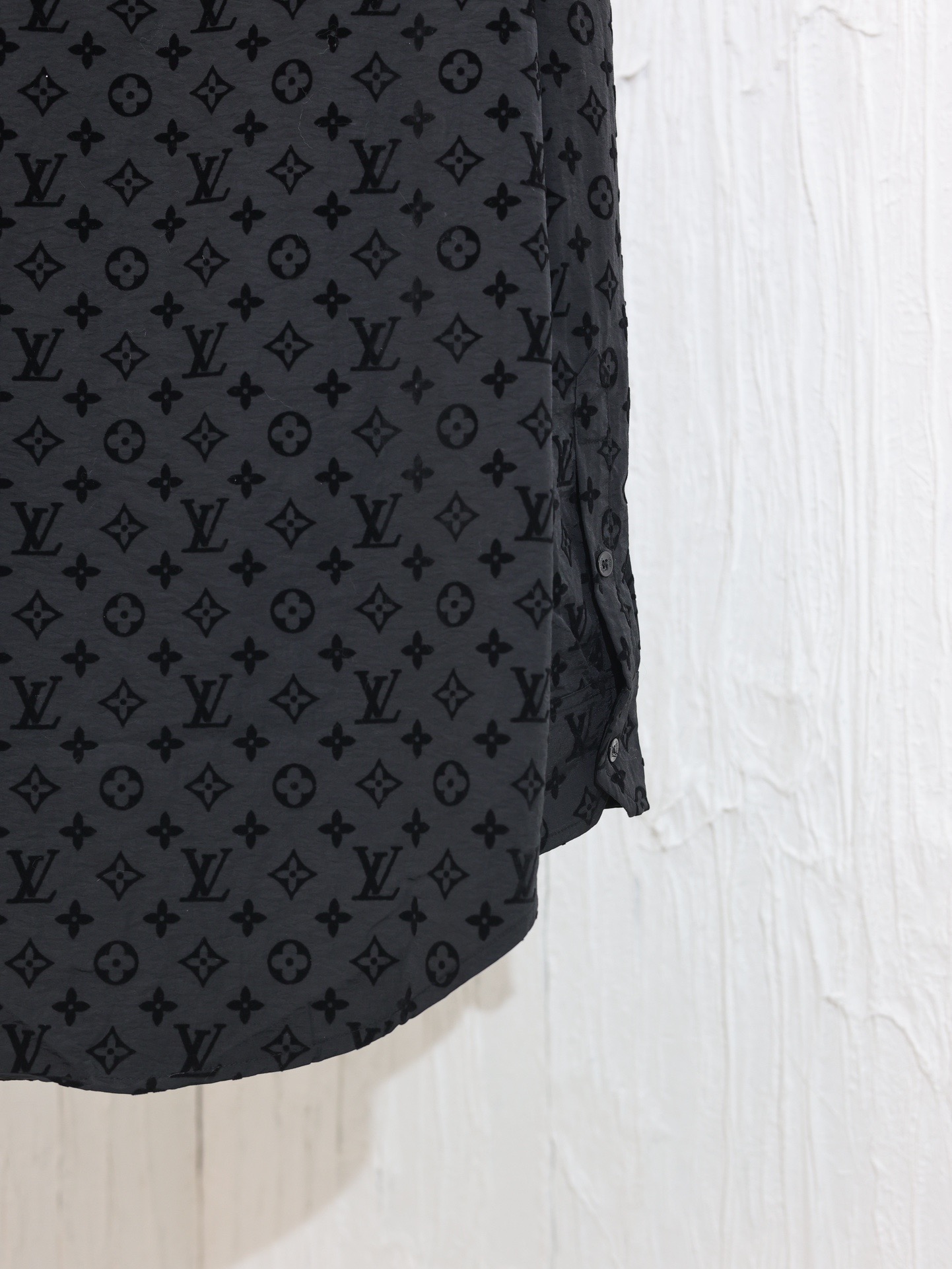 LOUIS VUITTON Louis Vuitton Clothing Flocked Monogram Classic Shirt Men's（1A979D）