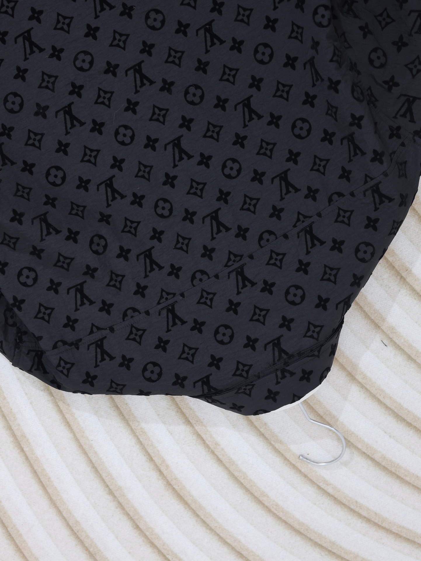 LOUIS VUITTON Louis Vuitton Clothing Flocked Monogram Classic Shirt Men's（1A979D）