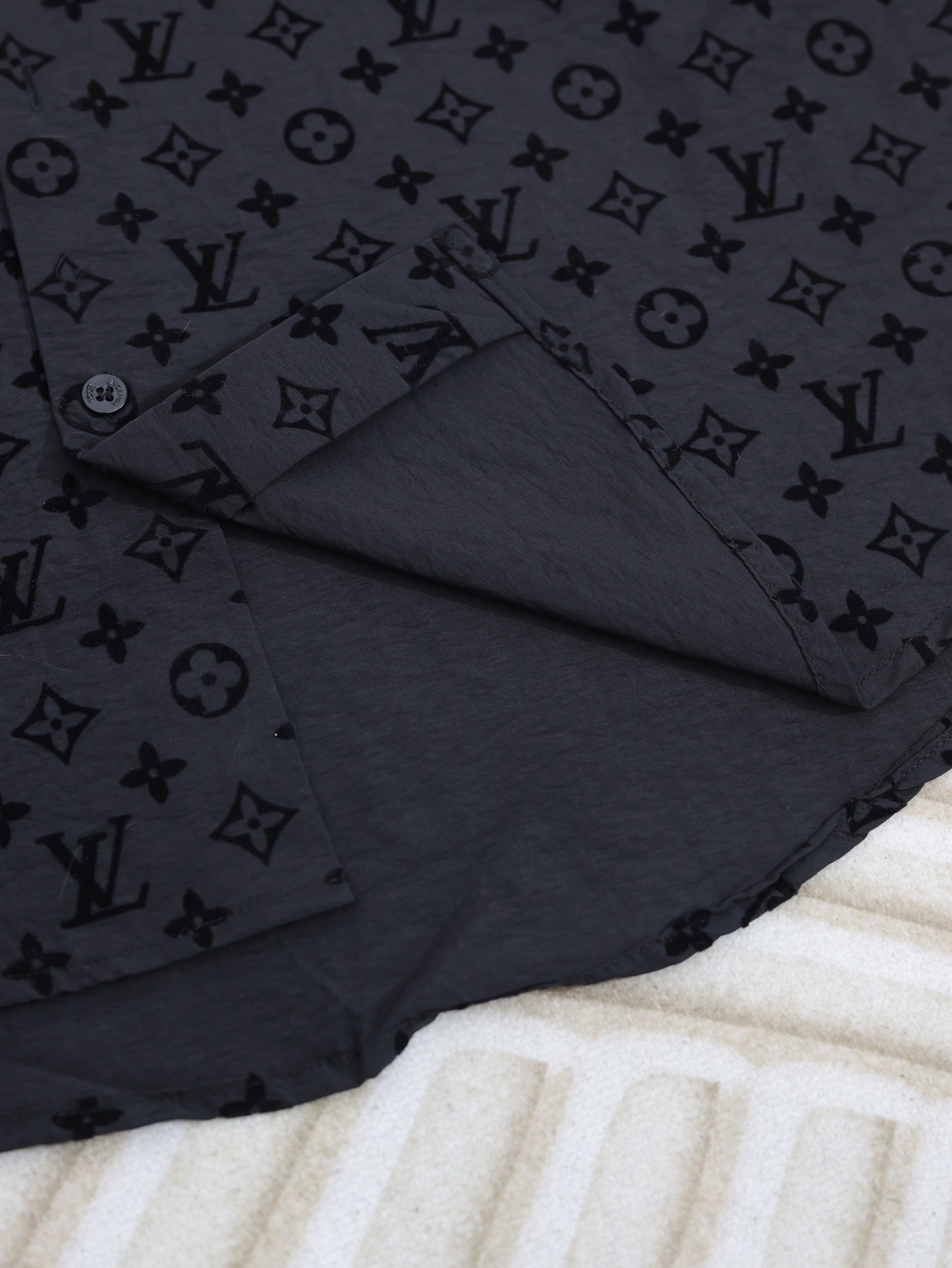 LOUIS VUITTON Louis Vuitton Clothing Flocked Monogram Classic Shirt Men's（1A979D）