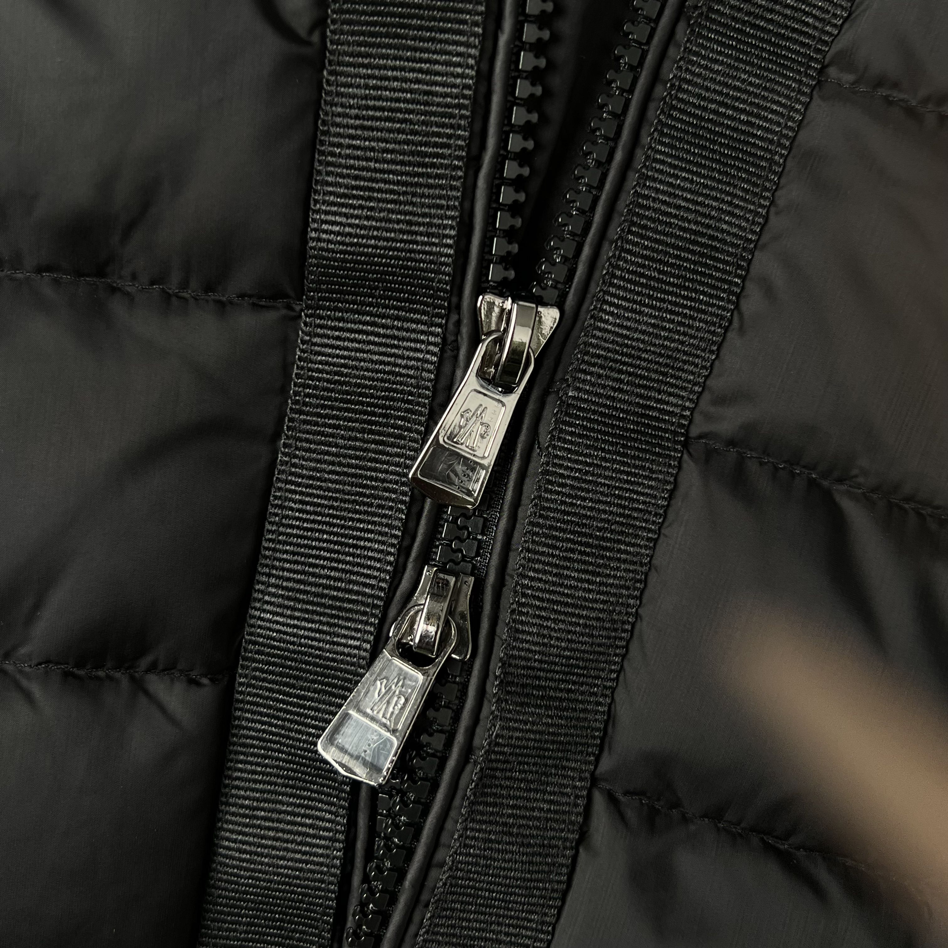 MONCLER Men's Logo Patch Knit Hooded Padding-NFCバージョン（G20919B50800A9340777）