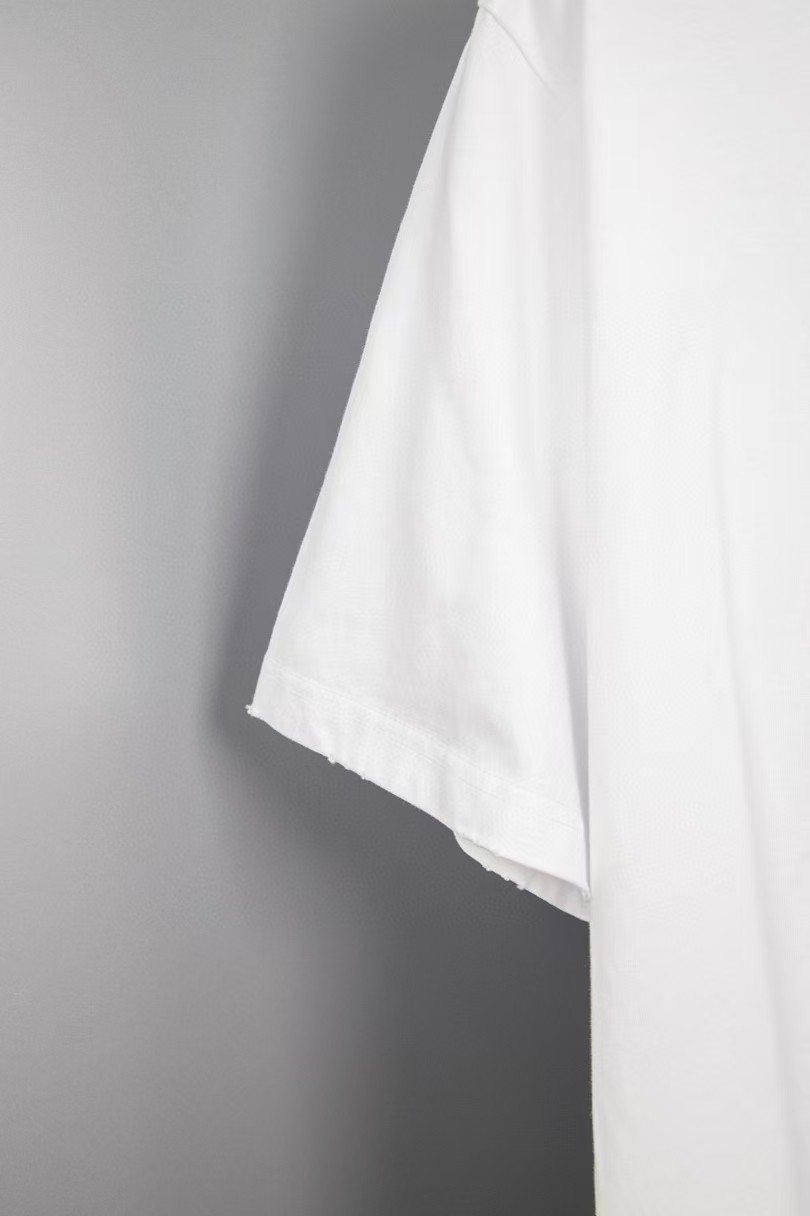 Balenciaga printed frayed holed T-shirt（123942）