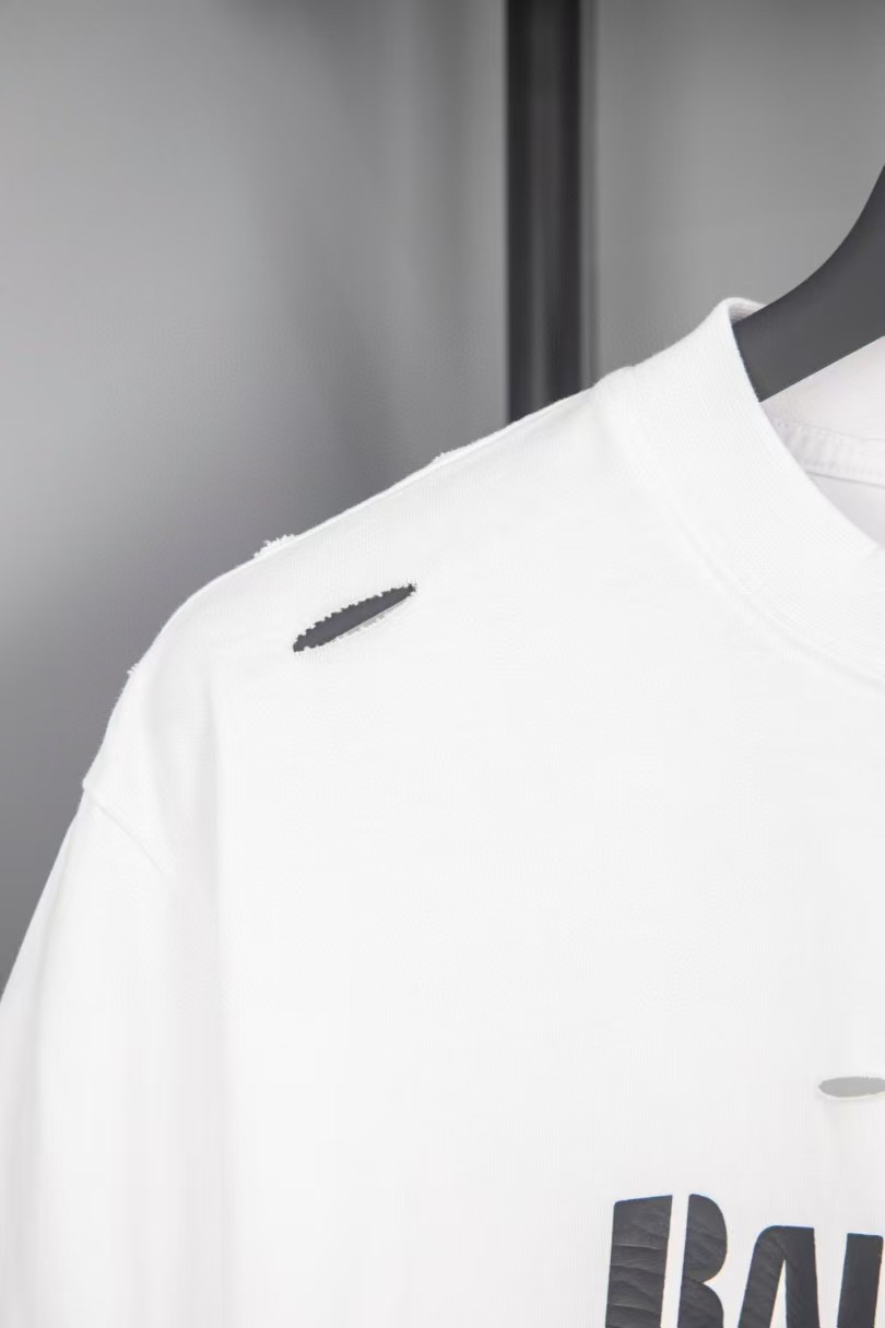 Balenciaga printed frayed holed T-shirt（123942）