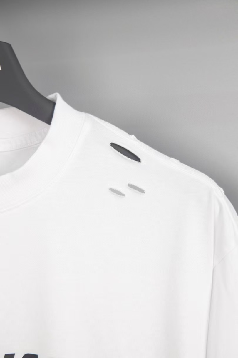 Balenciaga printed frayed holed T-shirt（123942）