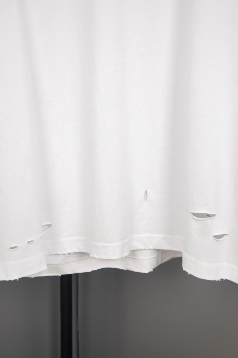 Balenciaga printed frayed holed T-shirt（123942）