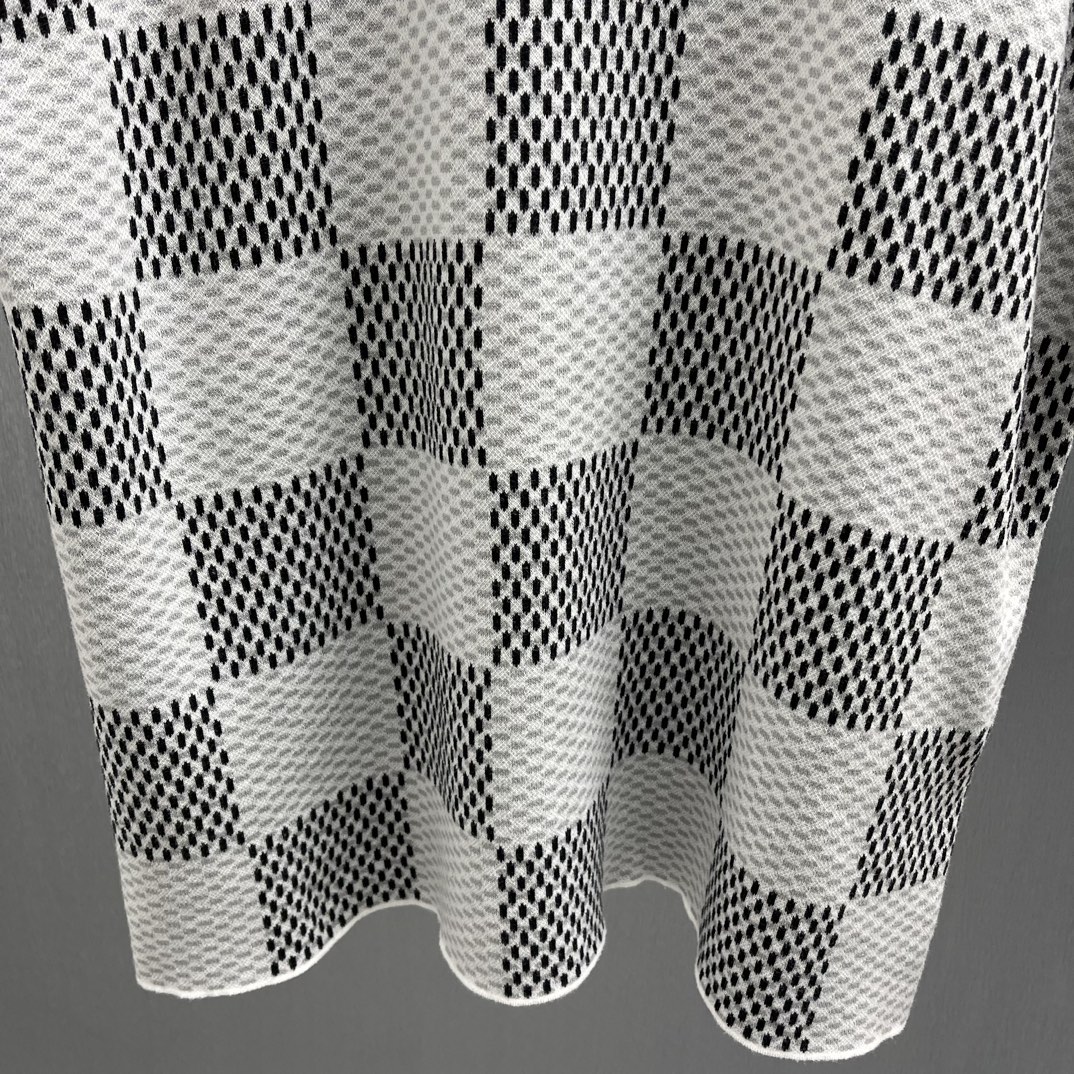 Louis Vuitton Damier Jacquard Short Sleeve Crew Neck（1AHEBC)