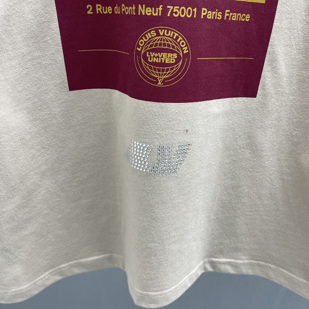 Louis Vuitton Embellished Graphic Cotton T-Shirt（1AHCKT)