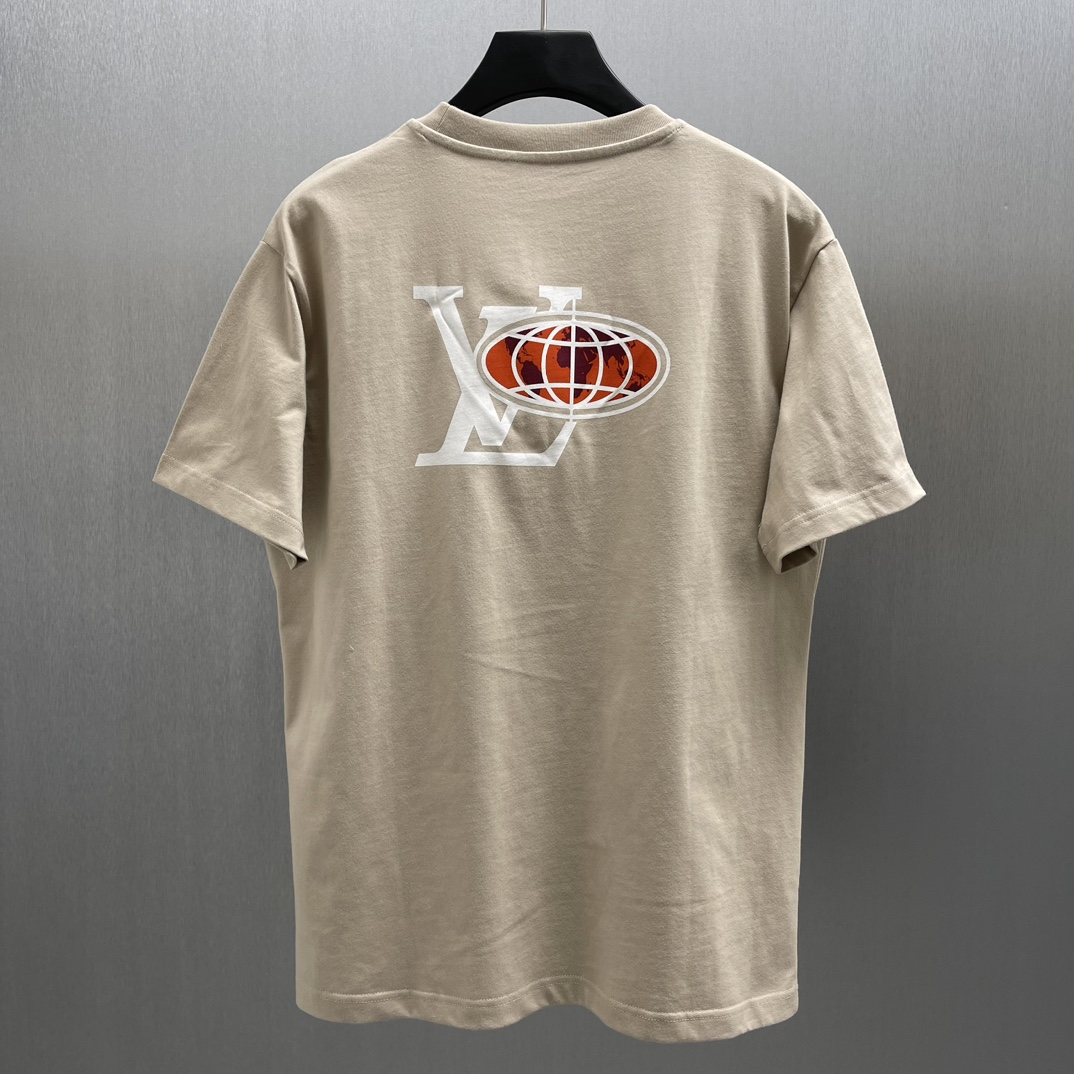 Louis Vuitton Embellished Graphic Cotton T-Shirt（1AHCKT)
