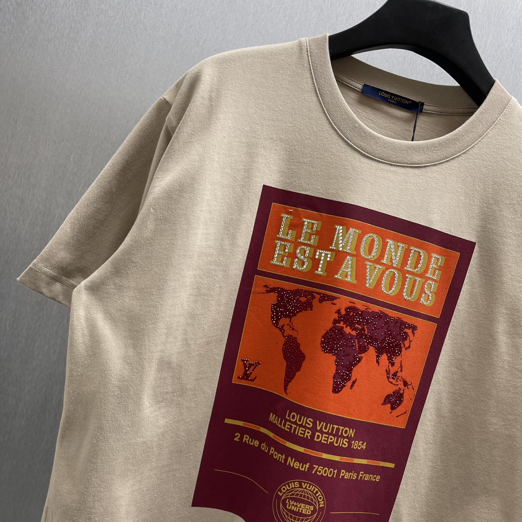 Louis Vuitton Embellished Graphic Cotton T-Shirt（1AHCKT)
