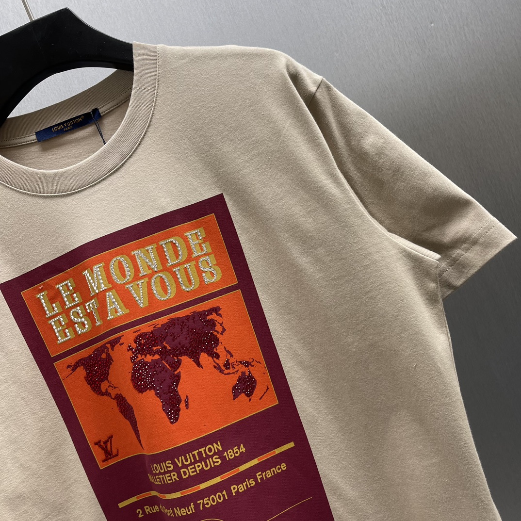 Louis Vuitton Embellished Graphic Cotton T-Shirt（1AHCKT)