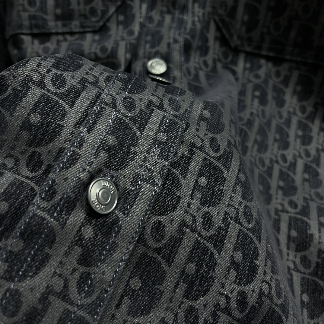 DIOR AND KAWS overshirt（513D595A321X-C584）