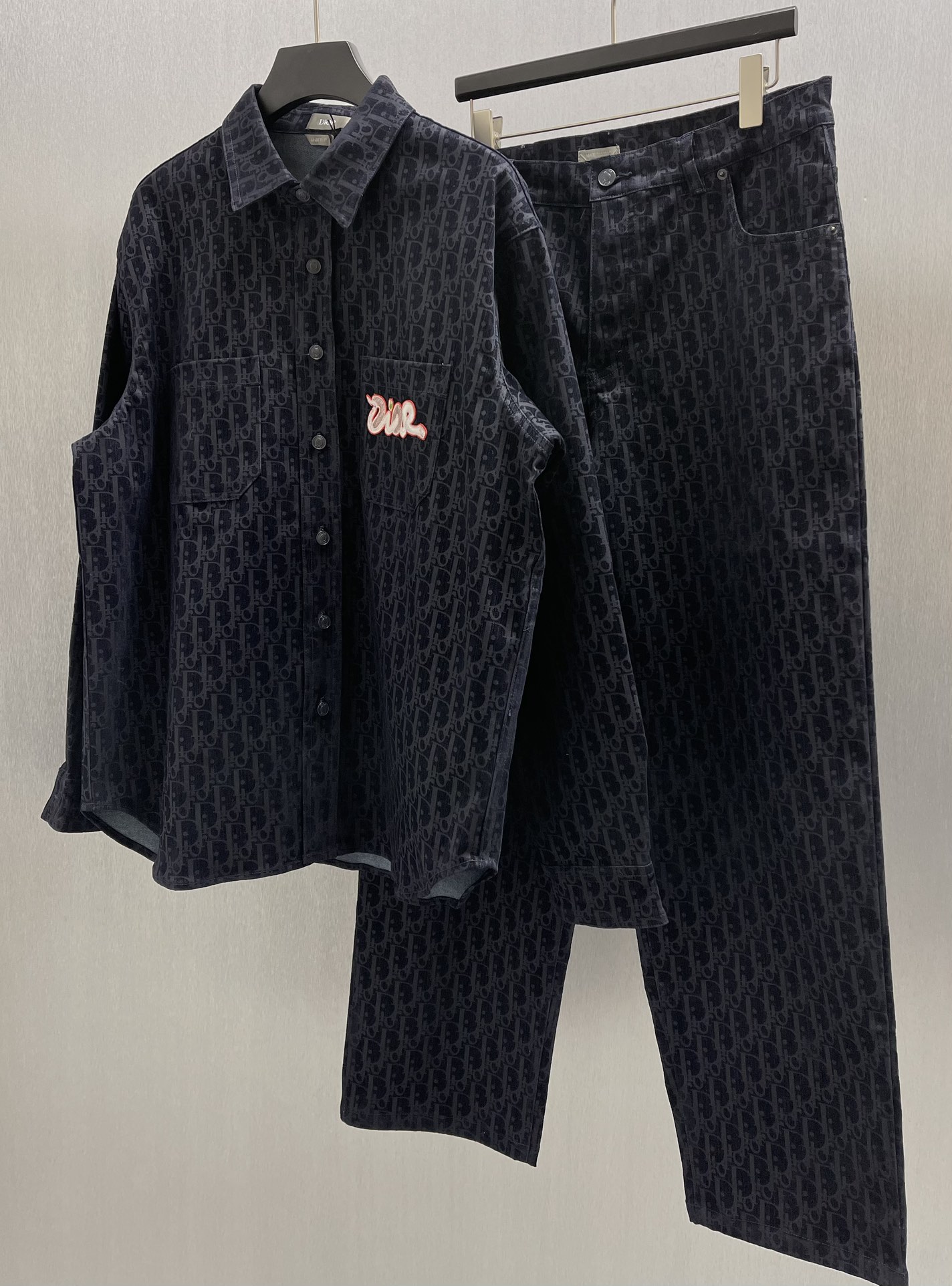 DIOR AND KAWS overshirt（513D595A321X-C584）