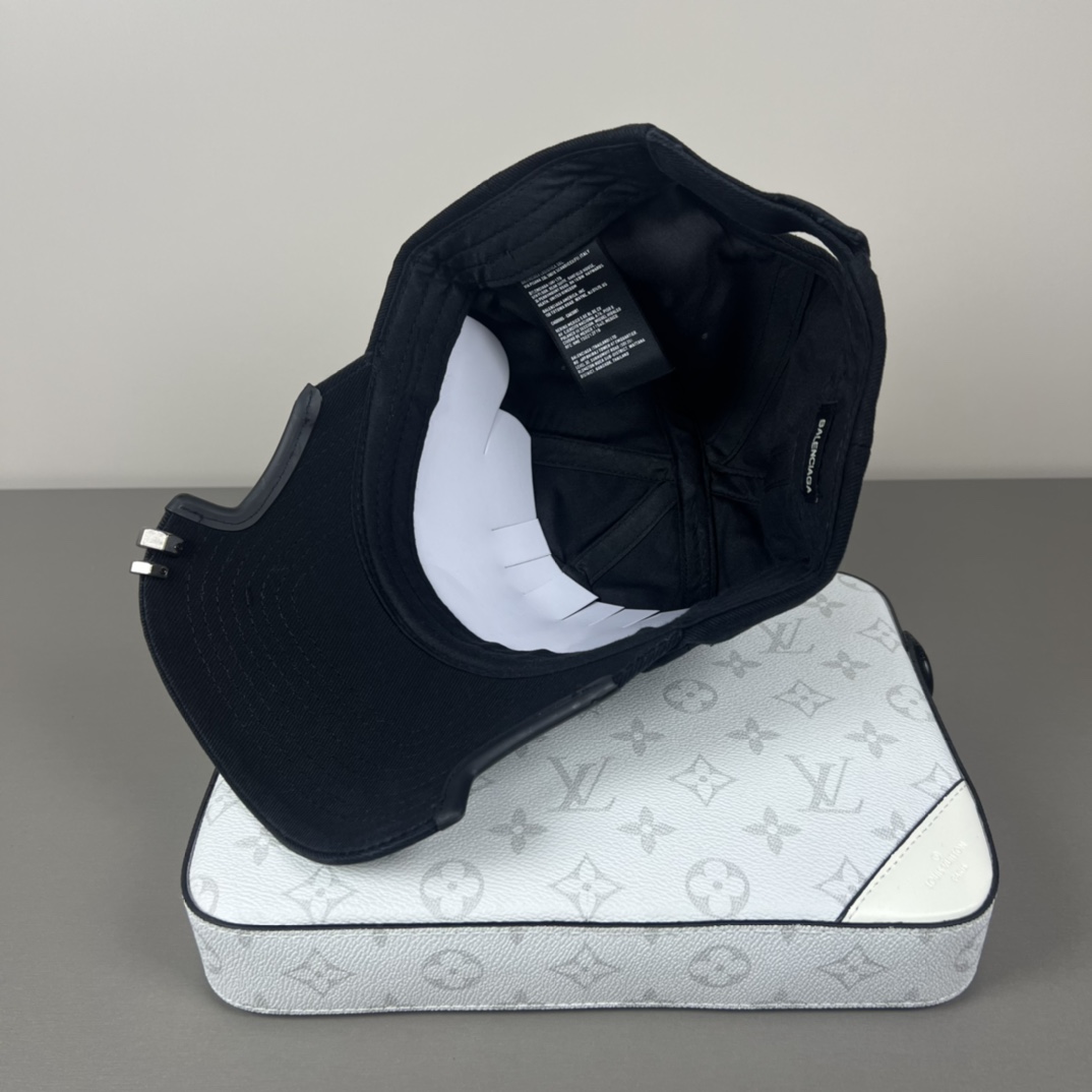 Balenciaga baseball cap（771963410B21702）