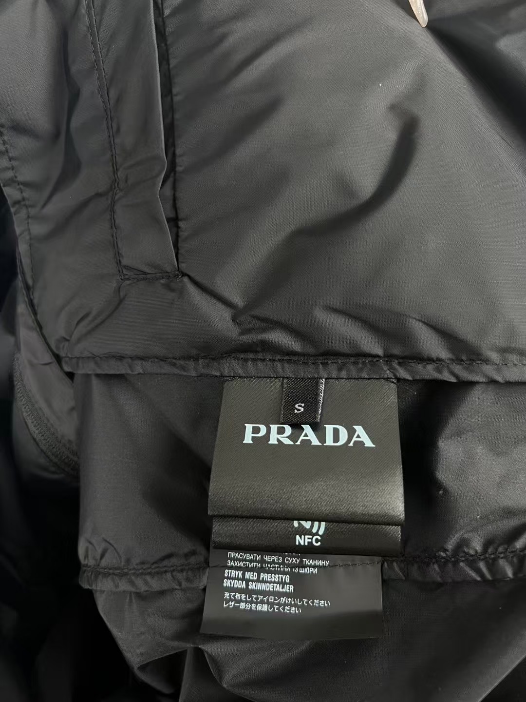 Prada Re-Nylon hooded jacket（438194）